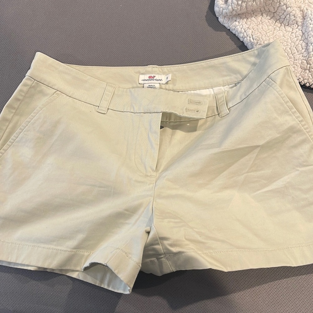 Vinyard vine shorts